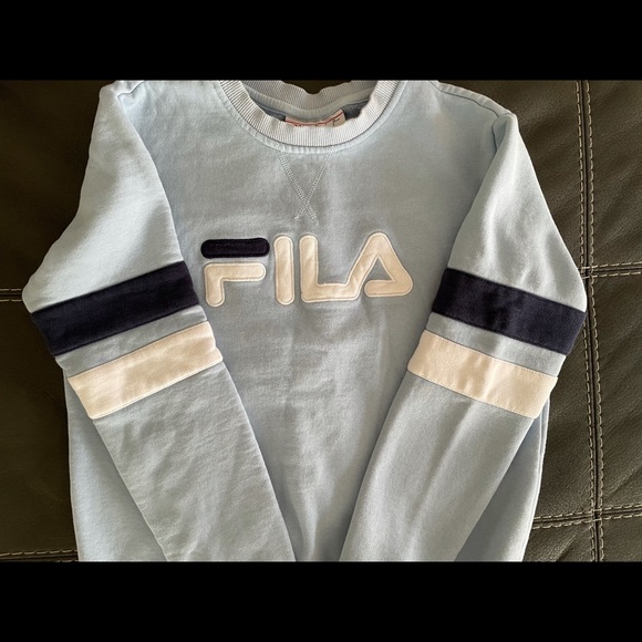 🧡Women’s Fila sweatshirt🧡 - Picture 2 of 5